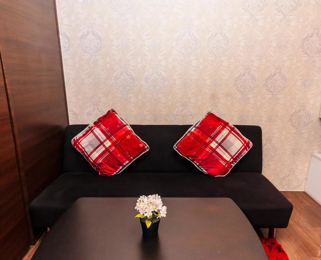 Eccentric Escape Stylish Makati Urban Swim Gym 4034 Apartment Manila 0*,